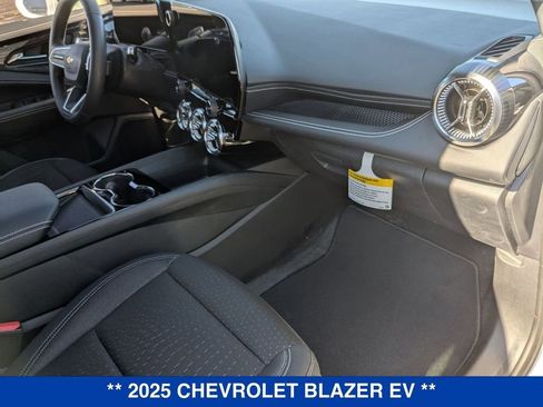 New 2025 Chevrolet Blazer EV LT image 31