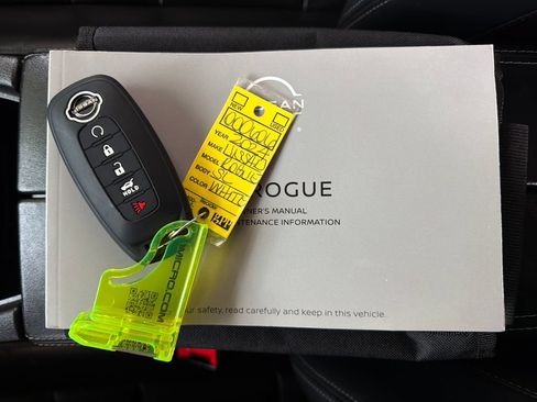 Used 2024 Nissan Rogue SL FWD image 36
