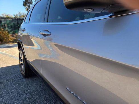 Used 2019 Jeep Cherokee Limited image 4