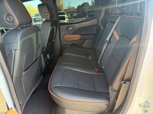 Used 2025 GMC Canyon AT4 w/ Technology Plus Package AWD/4WD image 22
