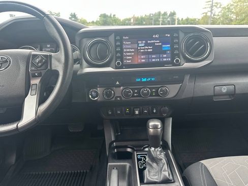 Used 2021 Toyota Tacoma TRD Off-Road w/ Technology Package AWD/4WD image 20