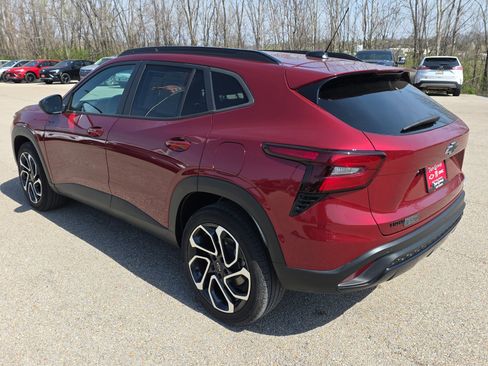 Certified 2025 Chevrolet Trax RS w/ Sunroof Package image 6