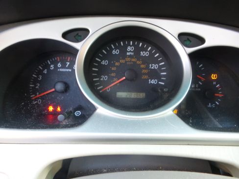 Used 2005 Toyota Highlander 4WD V6 w/ 3rd Row image 26