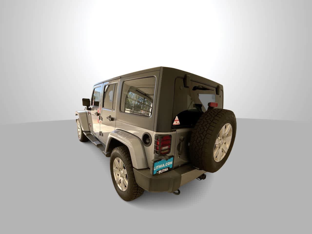 Used 2017 Jeep Wrangler Unlimited Sahara w/ Max Tow Package AWD/4WD image 6