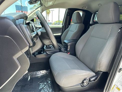 Used 2022 Toyota Tacoma SR RWD image 8