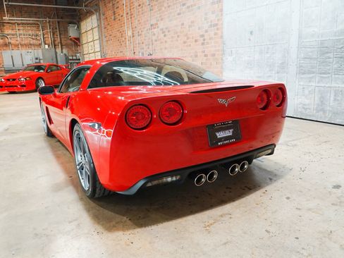 Used 2006 Chevrolet Corvette Coupe w/ Preferred Equipment Group RWD image 13