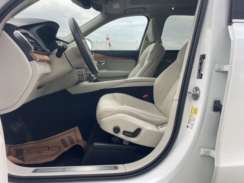 Used 2022 Volvo XC90 T6 Momentum image 22