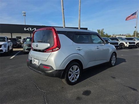 Used 2021 Kia Soul LX image 4
