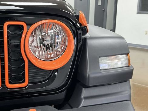 Used 2025 Jeep Wrangler Unlimited Sport AWD/4WD image 9