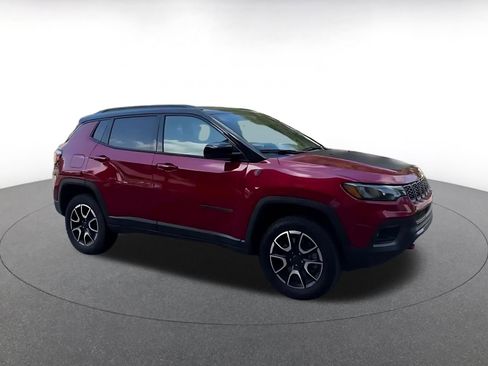Used 2025 Jeep Compass Trailhawk AWD/4WD image 2