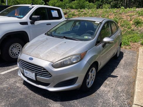 Used 2014 Ford Fiesta SE FWD image 3
