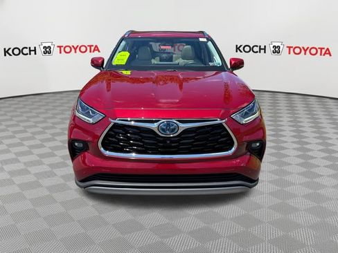 Used 2022 Toyota Highlander Platinum AWD/4WD image 2