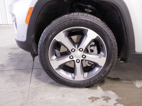 Used 2023 Jeep Grand Cherokee 4WD 4xe w/ Luxury Tech Group II image 10