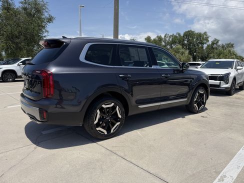 Certified 2025 Kia Telluride S FWD image 4