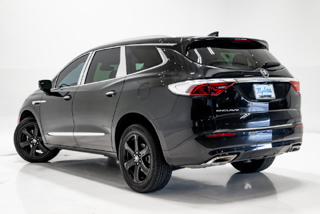 Used 2023 Buick Enclave Essence w/ Sport Touring Edition FWD image 31