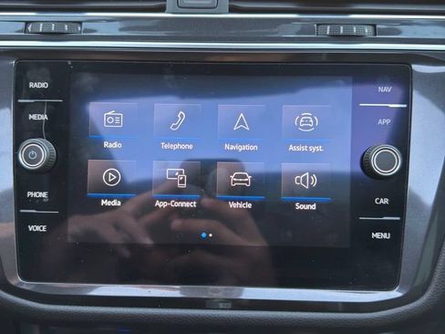 Used 2022 Volkswagen Tiguan SEL R-Line AWD/4WD image 21