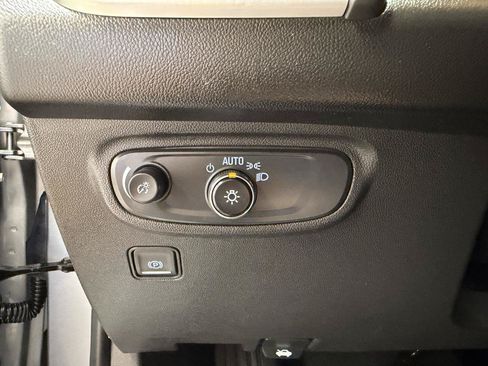 Used 2024 GMC Terrain SLE w/ Driver Convenience Package FWD image 15