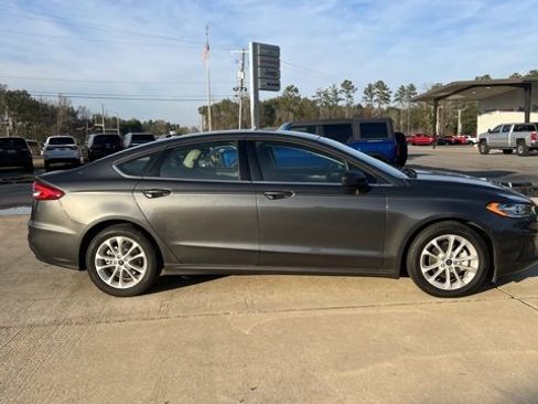 Used 2019 Ford Fusion SE image 8
