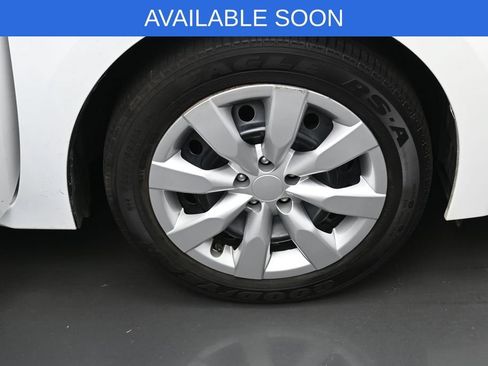 Used 2015 Toyota Corolla LE FWD image 33
