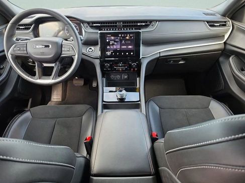 Used 2024 Jeep Grand Cherokee Altitude image 16