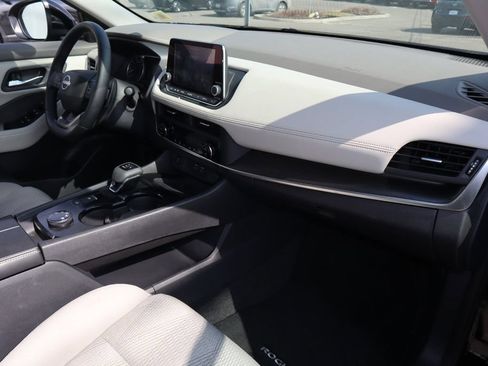 Certified 2025 Nissan Rogue SV AWD/4WD image 27