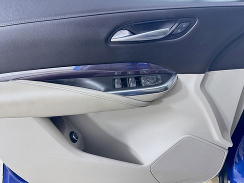 Used 2021 Cadillac XT4 Luxury w/ Cold Weather Package FWD image 17