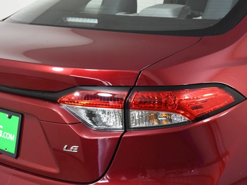 Used 2025 Toyota Corolla LE image 31