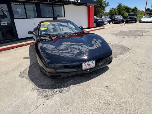 Used 2001 Chevrolet Corvette Convertible RWD image 3