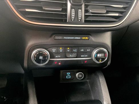 Used 2020 Ford Escape SE image 31