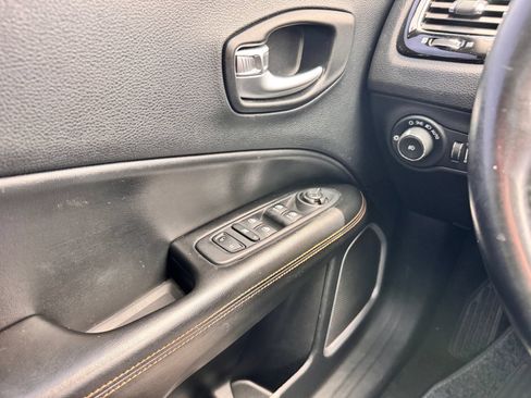 Used 2019 Jeep Compass Limited FWD image 16