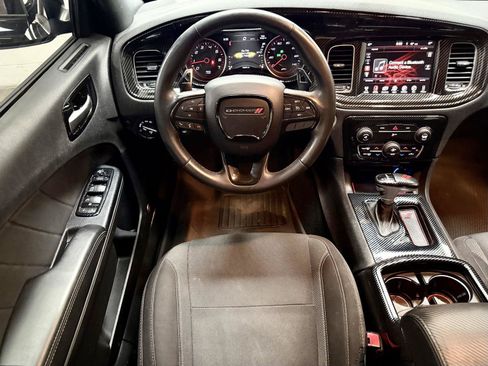 Used 2015 Dodge Charger SXT RWD image 2