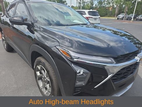 Used 2025 Chevrolet Trax LT FWD image 8