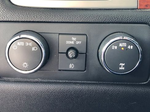 Used 2013 Chevrolet Avalanche LS image 30