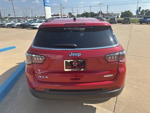 Used 2024 Jeep Compass Latitude image 14