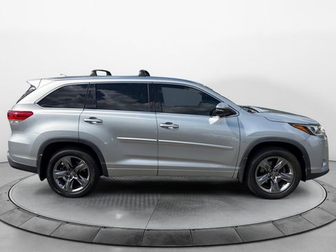 Used 2019 Toyota Highlander Limited Platinum AWD/4WD image 8