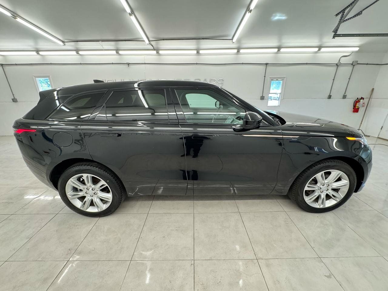 Used 2024 Land Rover Range Rover Velar Dynamic SE AWD/4WD image 4