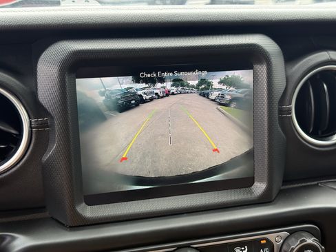 Used 2021 Jeep Wrangler Unlimited Sahara AWD/4WD image 21