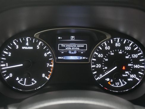 Used 2020 Nissan Pathfinder SL FWD image 21
