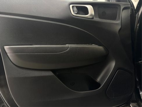 Used 2022 Hyundai Venue SEL image 26