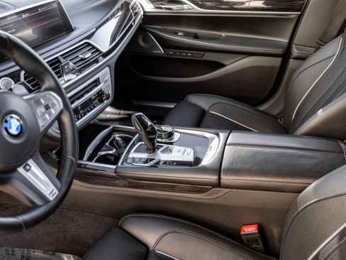 Used 2020 BMW 750i xDrive w/ Executive Package image 24