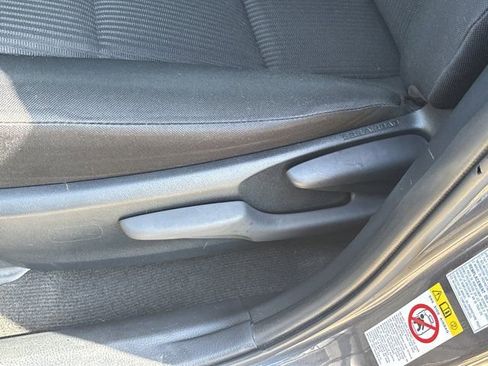 Used 2016 Toyota RAV4 LE image 17