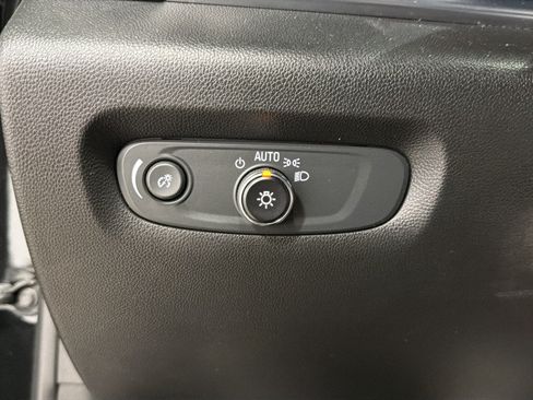 Used 2023 Chevrolet Traverse RS FWD image 22