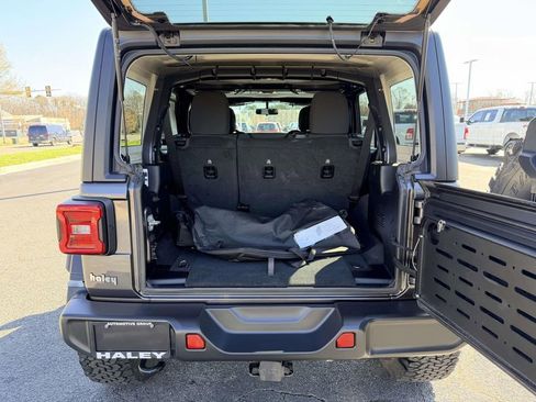 Used 2022 Jeep Wrangler Unlimited Sport image 16