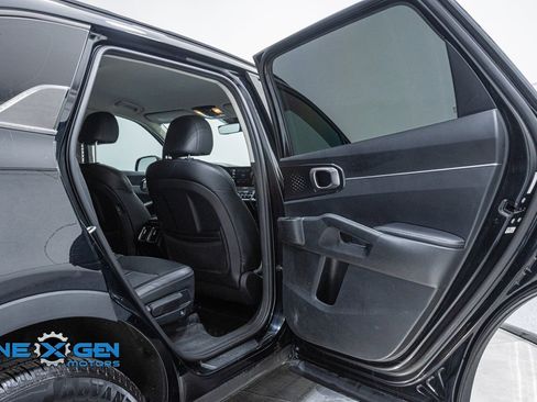 Used 2021 Kia Sorento S image 27