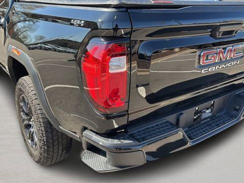 Used 2024 GMC Canyon Elevation w/ Convenience Package image 32