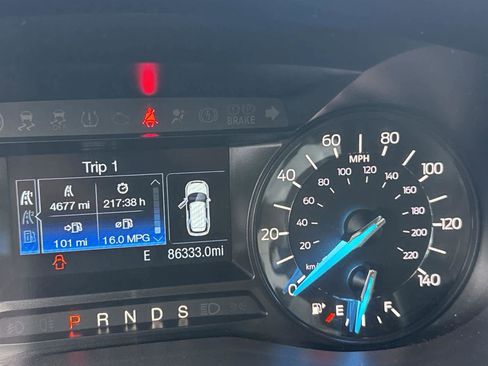 Used 2018 Ford Explorer XLT image 29