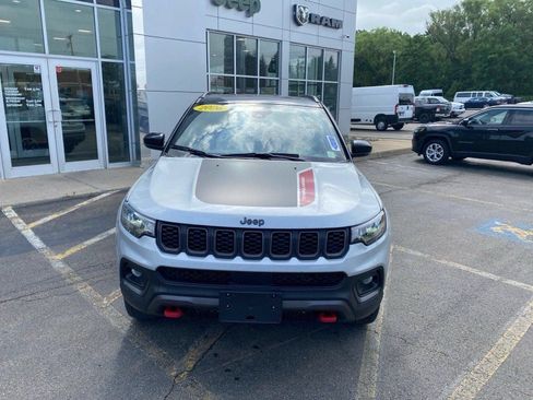 Used 2026 Jeep Compass Trailhawk w/ Sun, Sound & Navigation Group AWD/4WD image 8