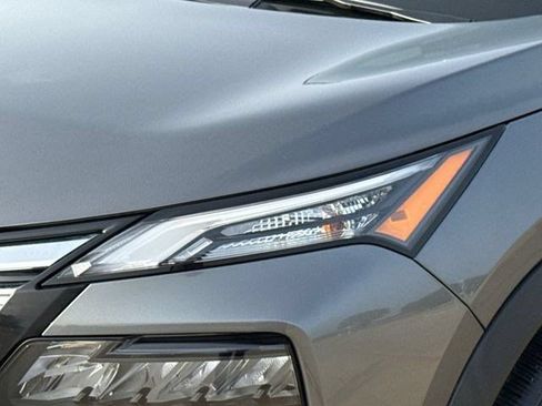 Used 2024 Nissan Rogue SV FWD image 4