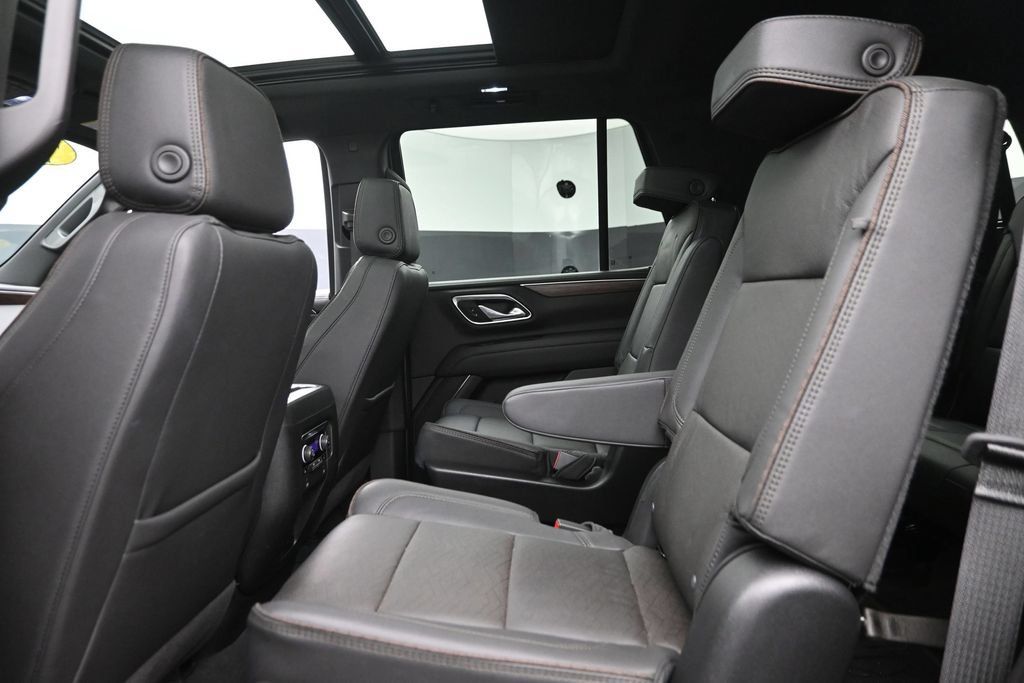 Used 2024 Chevrolet Tahoe High Country AWD/4WD image 14