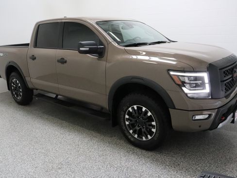 Used 2022 Nissan Titan PRO-4X w/ Pro-4x Convenience Package image 4